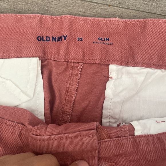 Men’s Old Navy Pink Chino Shorts - Picture 2 of 2